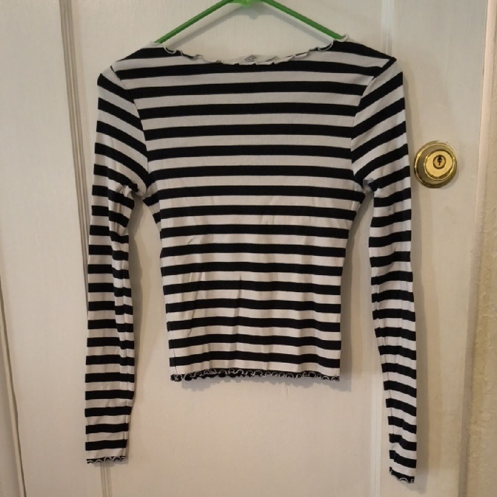 H&M | Monochrome Striped Long Sleeve Tee